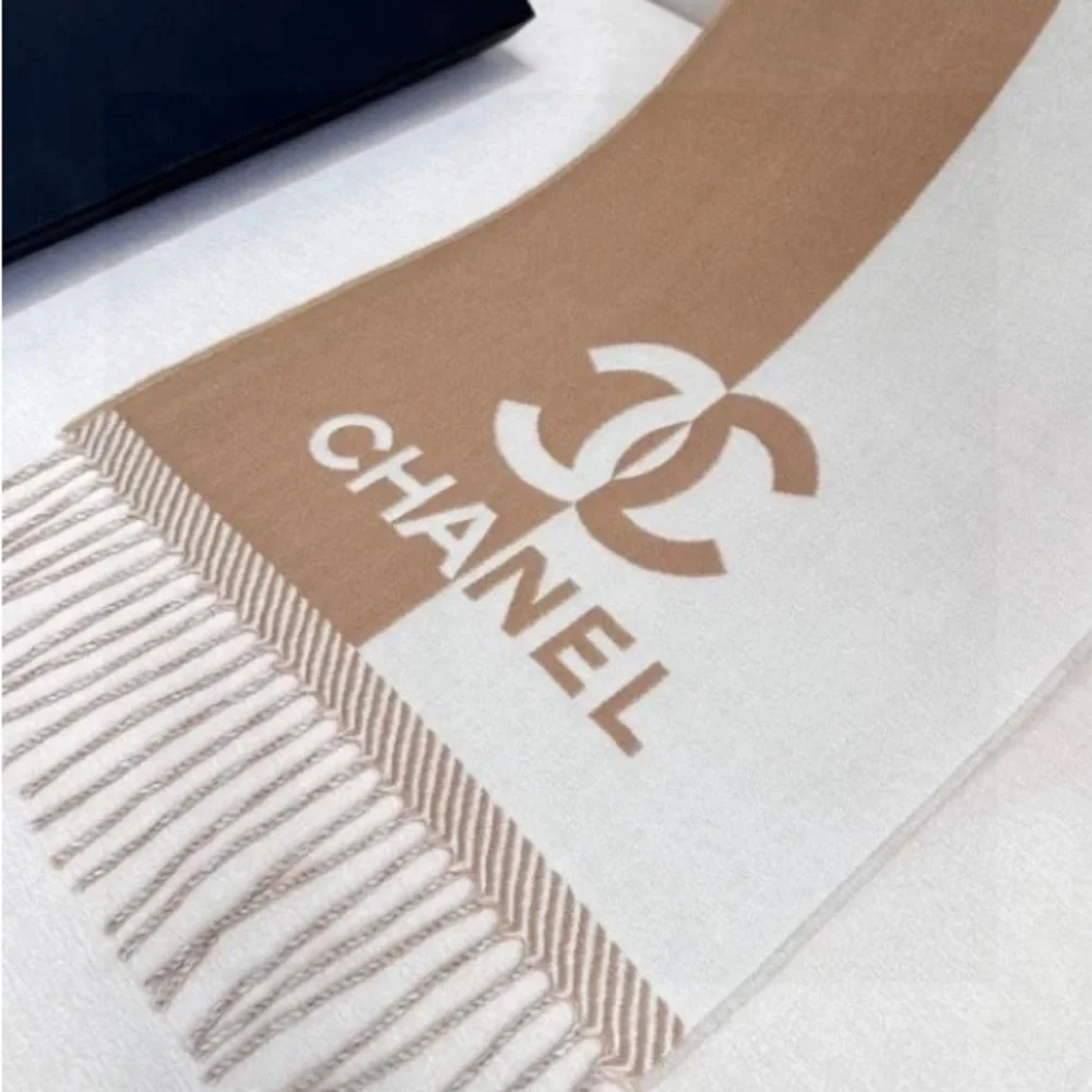 Beige and White Scarf - Picture 3 of 5